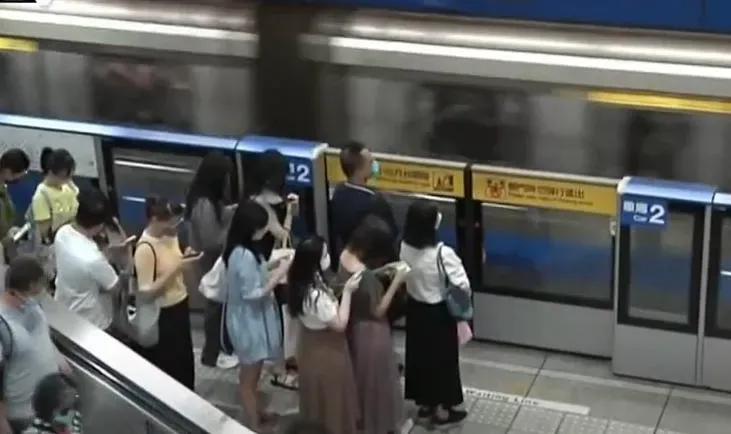 北捷「擠車廂口」亂象！台北人都這樣？　網怒：直接撞下去