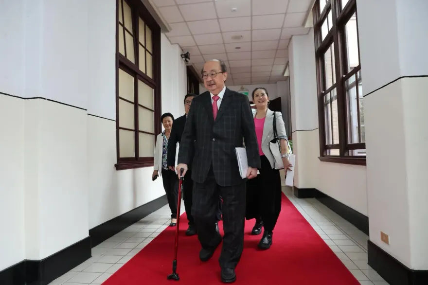柯建銘放話9月拔韓國瑜官　賴士葆狠酸：想當院長想瘋了