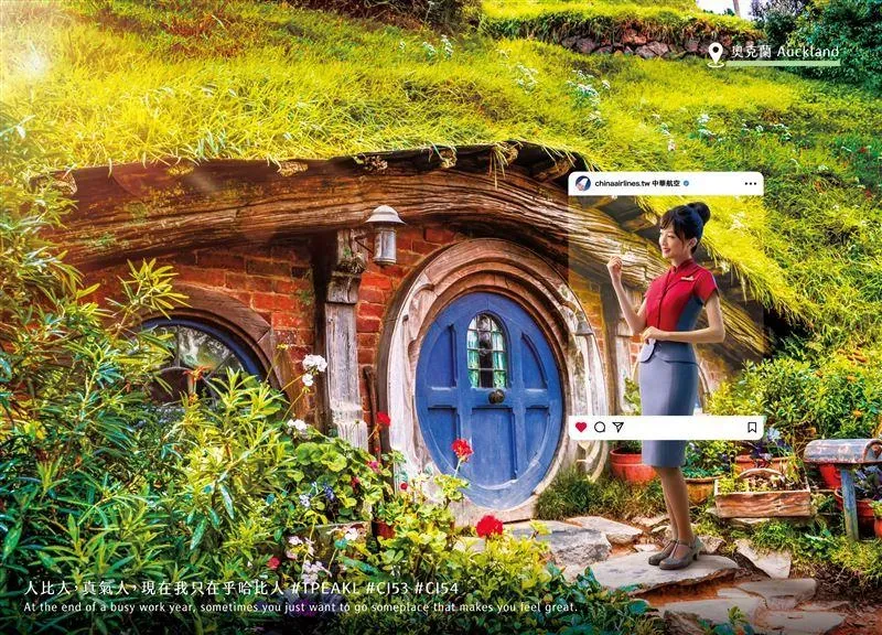 獻花中華隊正妹地勤是「2025華航月曆」模特兒！超甜美照只送不賣