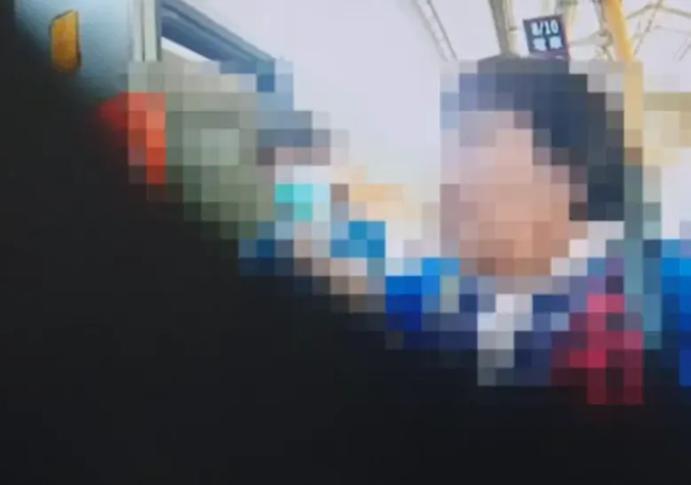 影/台鐵爆發糾紛！買區間車誤搭自強號被要求補票　女乘客「情緒失控」狂吼