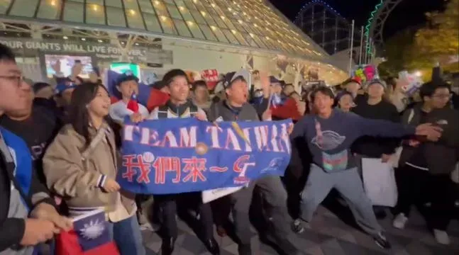 影/雖敗猶榮！日本人狂唱台灣應援曲　展現「友好表現」