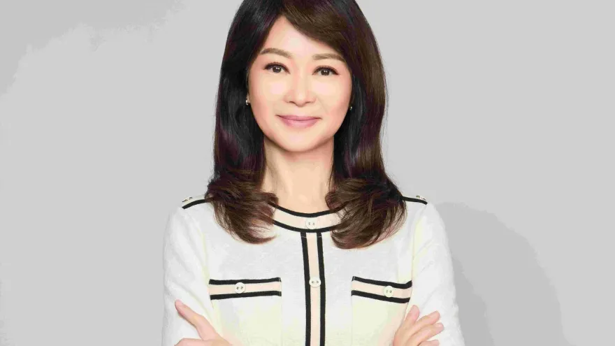 中天主播限量桌曆曝光！盧秀芳化身霸氣總裁喊：拍戲可找我