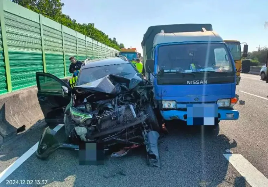 國道嚴重車禍！國1彰化路段貨車撞擊「休旅車半輛不見」