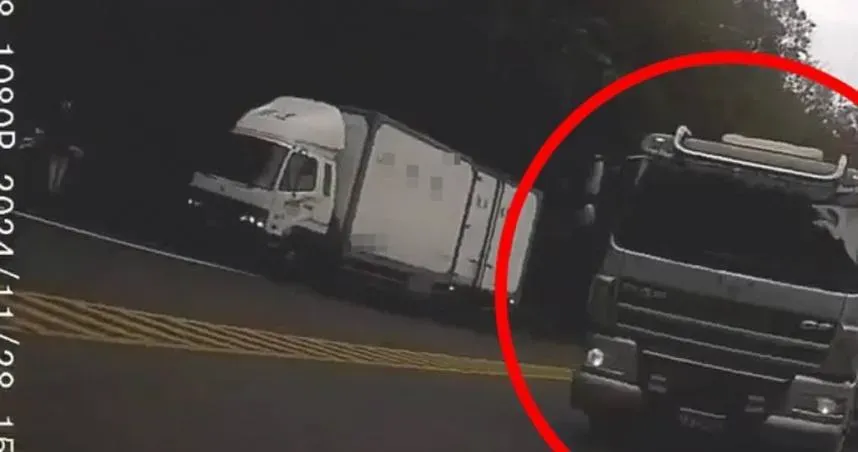 影/差點魂斷蘇花！大貨車逆向超誇張超車　騎士險遭閻羅王「收去」
