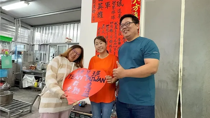 影/林昱珉媽媽早餐店慶功！連3天50份免費送　球迷摸黑排長龍