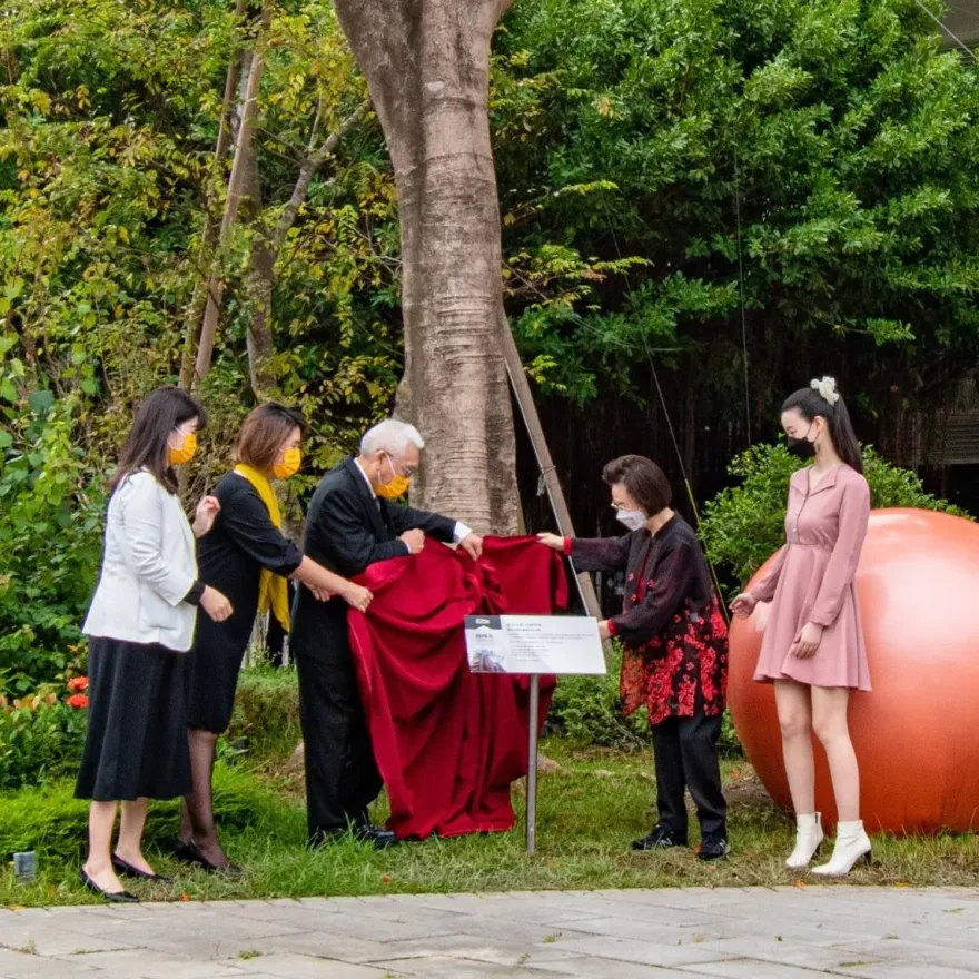 瓊瑤翩然飛去！故居「愛的鳳凰木」入厝滬尾藝文園區