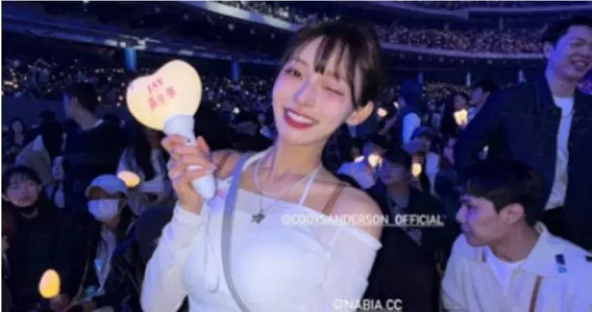 林襄、芷霖演唱會站椅上被轟！周杰倫公司急貼公告　網酸：說妳們