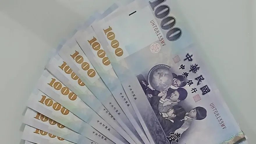 一天蒸發1500億！台幣狂飆29字頭　金融雙雄股價重挫