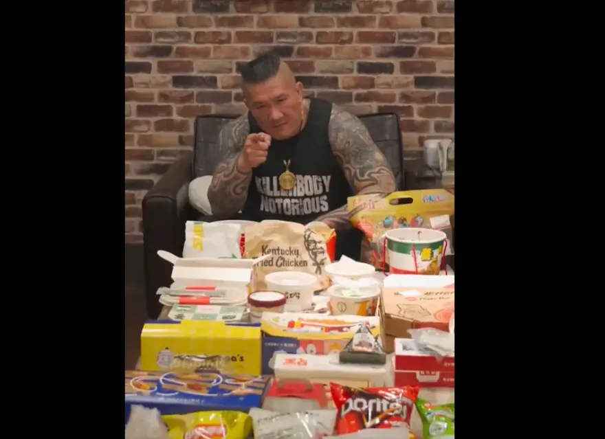 館長吃美食遭品牌切割　出大招回擊！網：青鳥只能吃屎了