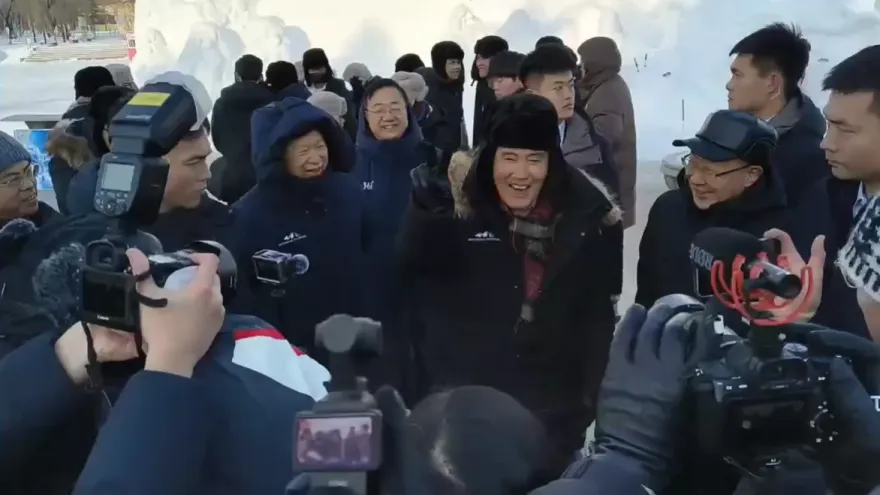影/馬英九與宋濤穿「情侶裝」！哈爾濱做冰雕齊念唐詩