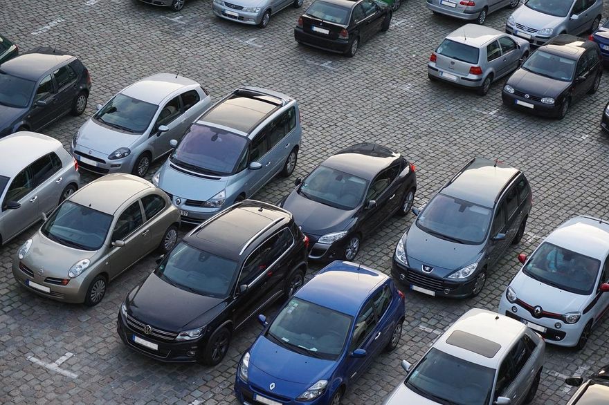 汽機車貨物稅減免疑入車商口袋　網友籲政府全面改革稅制