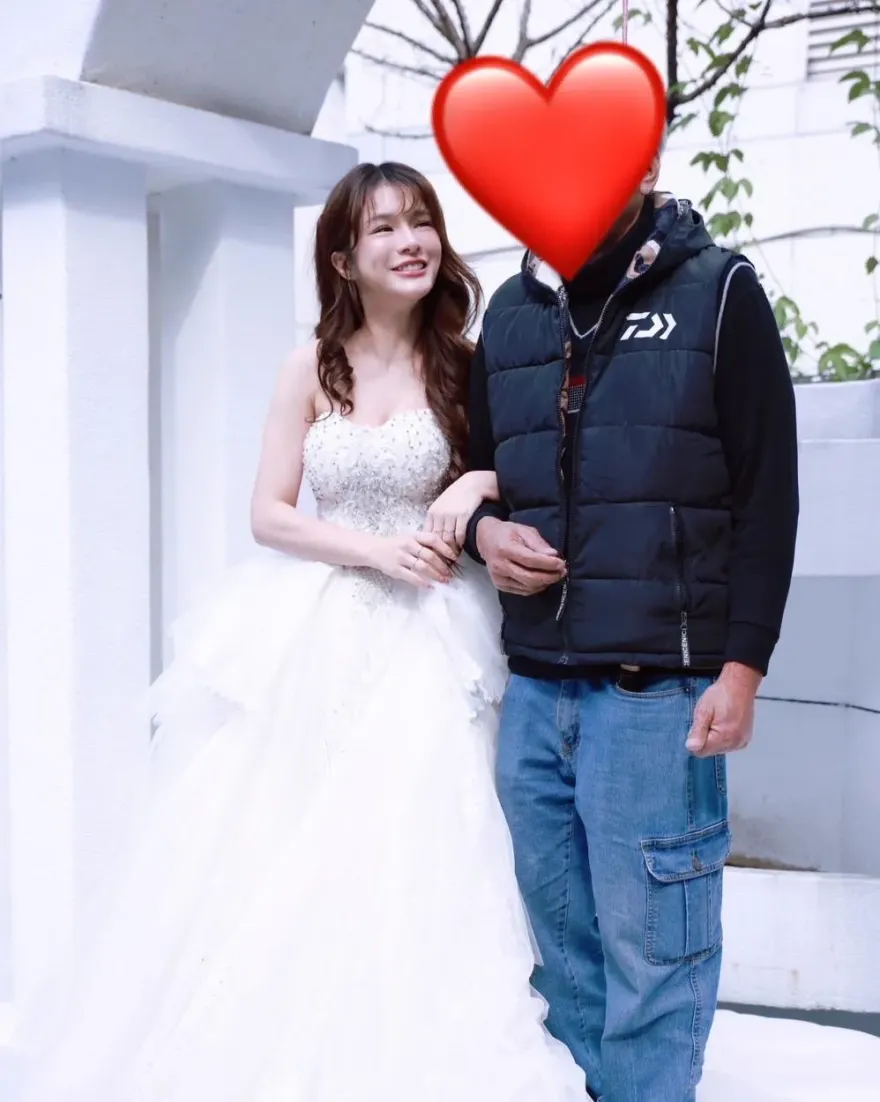 啦啦隊女神林岱縈喜披婚紗！甜笑：要找月老還願了