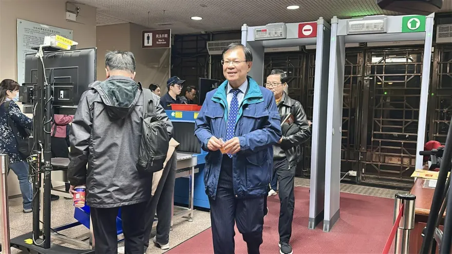 柯文哲案18:00再開羈押庭　白委現身進入法庭旁聽