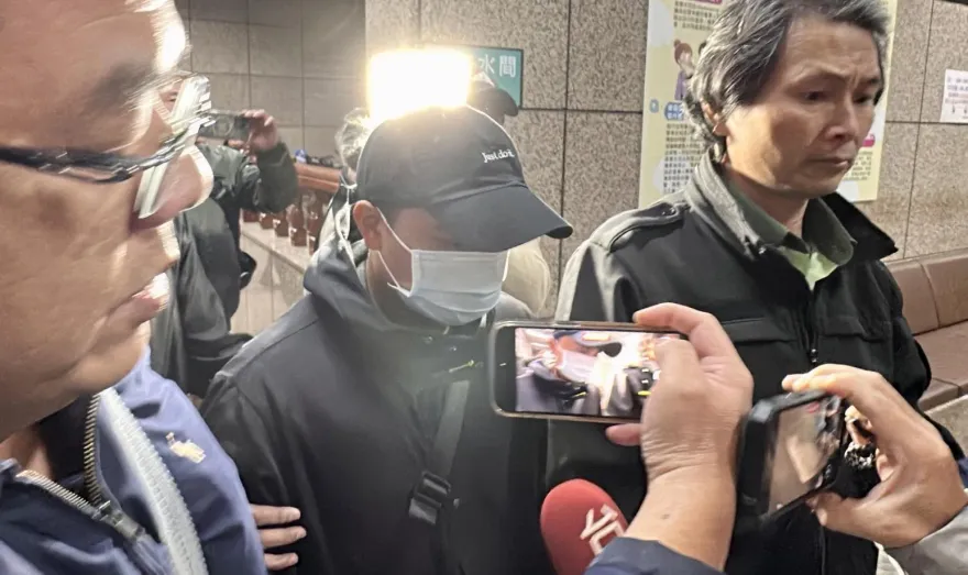 邱軍現身了！撞死運將肇逃神隱　不發一語走進基隆地檢