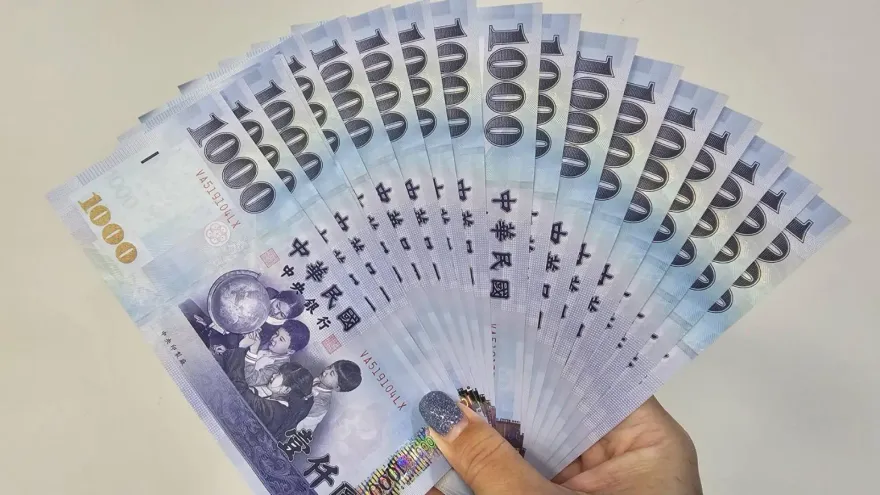 快刷存摺！今發國民年金生育給付4萬元　3月底前「連發19筆錢」