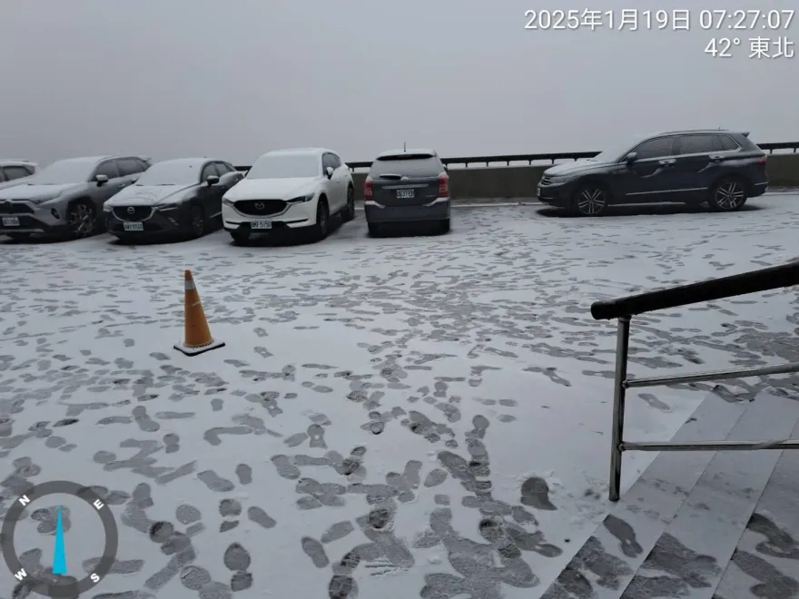 影/銀白世界一波波！合歡山松雪樓美景直擊　路面撒糖霜