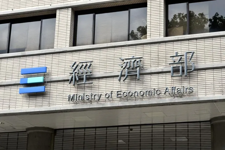 經濟部預算被砍情勒？發文「向您抱歉」　網傻眼轟：還有錢做圖卡