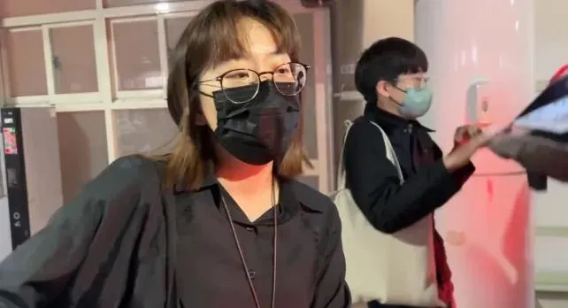 影/劉憲治中2槍斷掌亡！檢方驗屍查死因　三環幫戒護「妻子到場」
