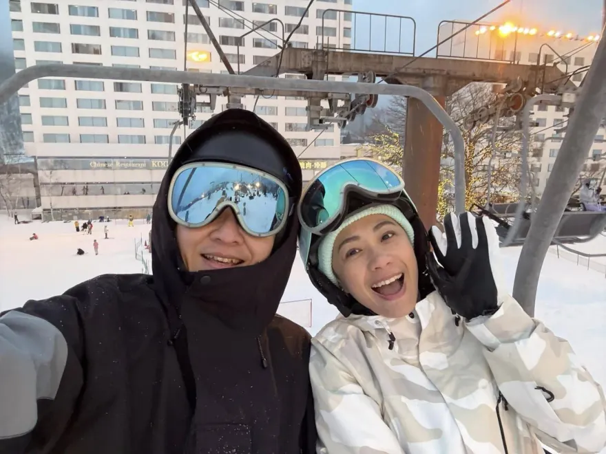 柯以柔男友放閃！出國滑雪笑曝「101招」　甜蜜畫面曝光