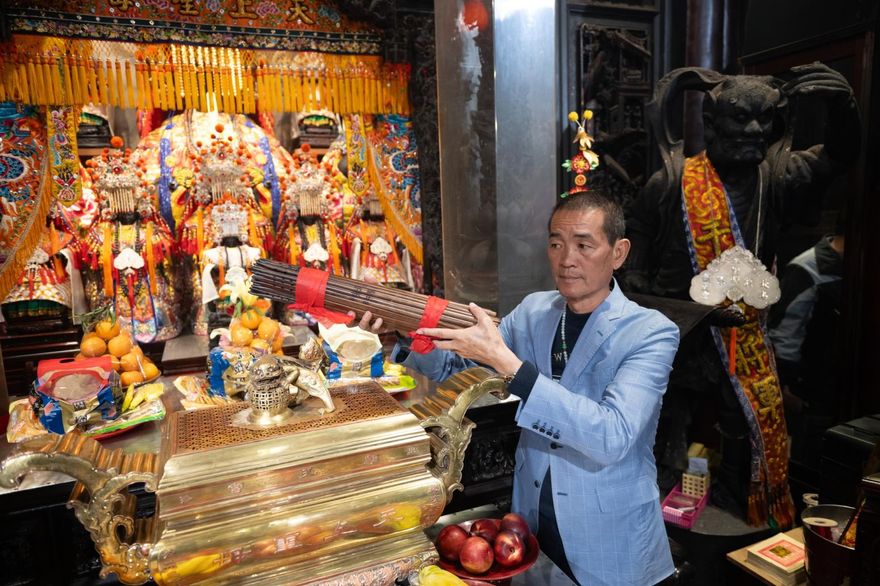 青鳥向媽祖求國運籤遭打臉　網友：神明下最後通牒