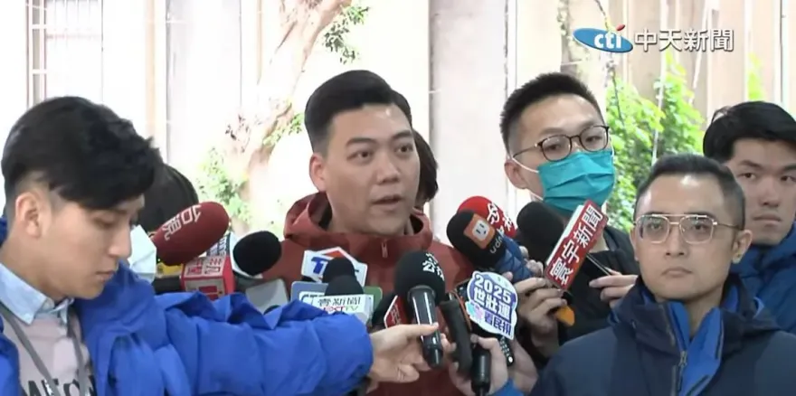 杜絕造謠歪風　藍營青年送2836份罷免吳思瑤連署書至中選會