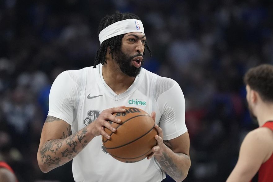 NBA/獨行俠AD驚爆視網膜剝離！上季3度遭戳眼　已開刀處理