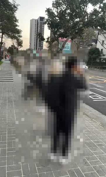 影/太誇張！開學首日公車沒來　新竹學生挨凍苦等一小時