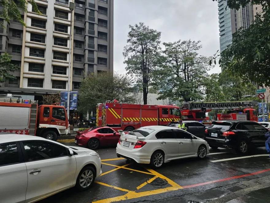 影/台中新光三越嚴重氣爆　盧秀燕指示全力救災