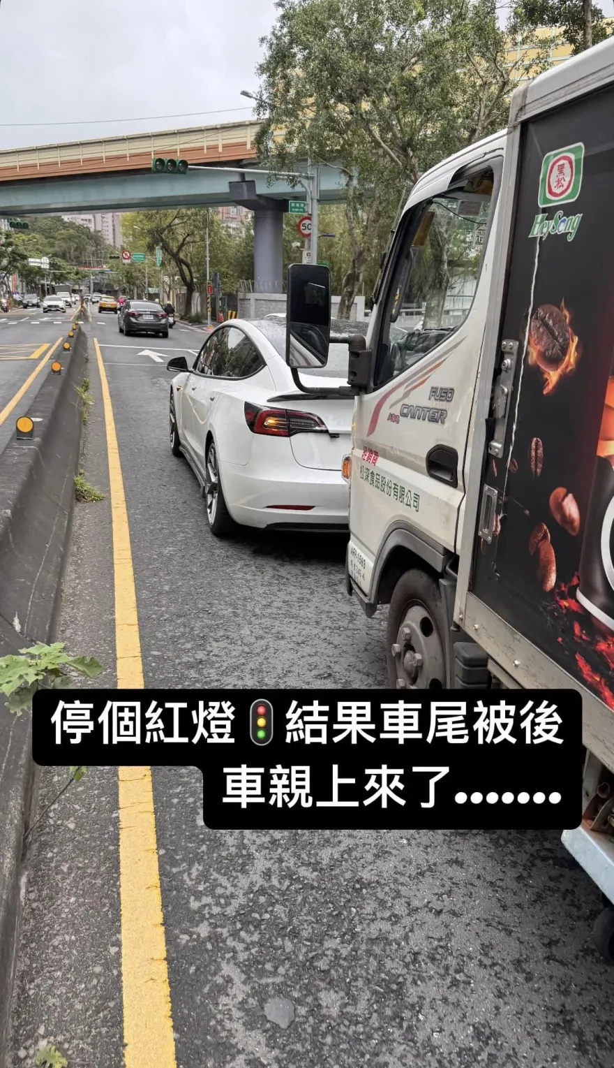 等紅燈遭貨車追撞　徐弘庭：用路人要注意安全