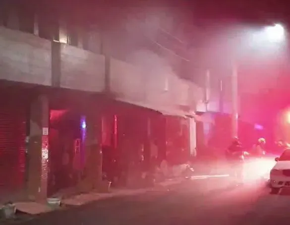 影/高雄透天厝大火！「爆炸聲不斷」鄰居嚇醒