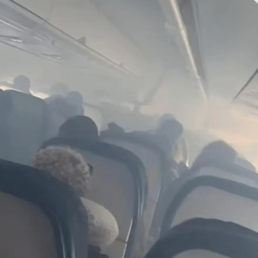 影/一週3度出包！達美航空機艙狂冒煙霧　上週著陸翻覆21傷