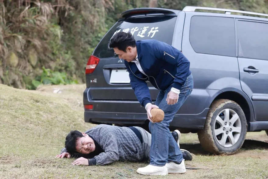 楊慶煌拍戲遇襲！王燦自爆下毒手「喪心病狂」　驚悚畫面曝光