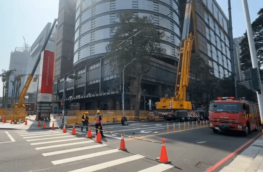 影/台中新光三越工地傳崩塌？　業者火速澄清：遠端工人誤解