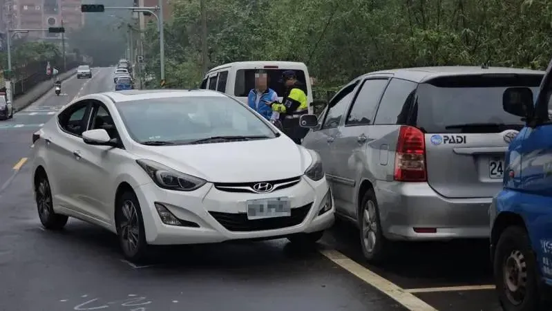 影/基隆轎車逆向撞倒騎士　警消到場「40歲駕駛已死亡」