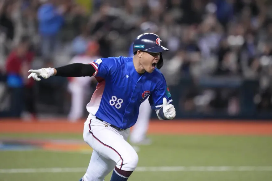 WBCQ 15秒跑出場內全壘打！宋晟睿原是「二刀流」拚勁十足