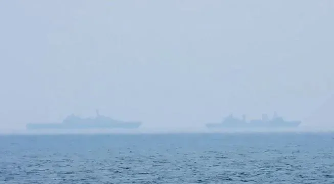 解放軍在我海域射擊訓練！海軍班超艦監控2共艦畫面曝光