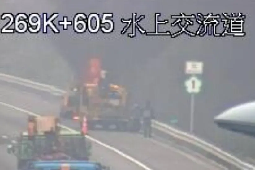 影/國1北向水上段驚見火燒車！休旅車狂燃畫面直擊