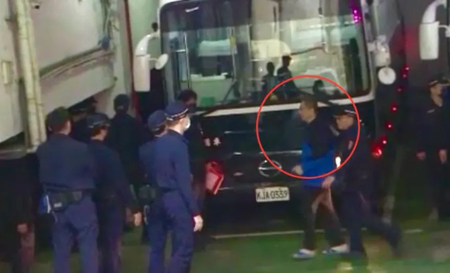 影/為父喪開庭拚解除禁見　柯文哲囚車1335抵北院