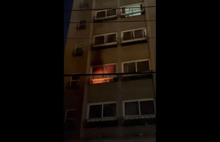 台中大樓暗夜惡火！40歲男死守火窟　辱罵消防：「好了沒」
