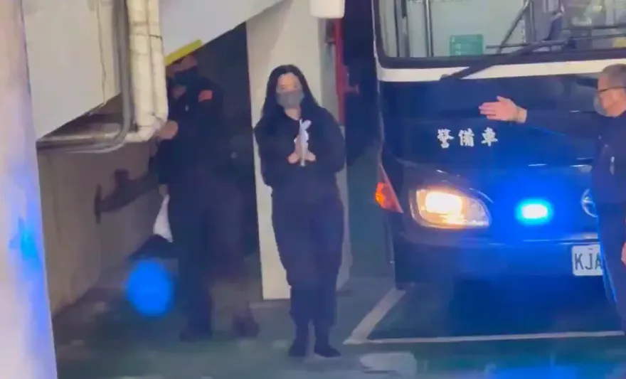 應曉薇首出庭京華城案審理「完全否認犯罪」：捐款非行賄