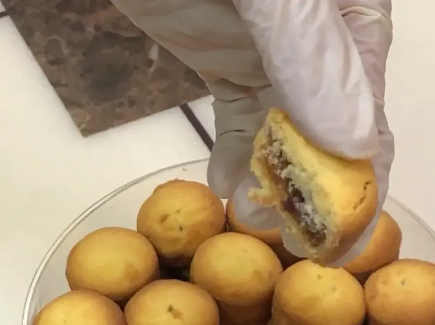 影/鳳梨酥裡吃到「假牙」？業者喊冤：出廠前都有用儀器檢測