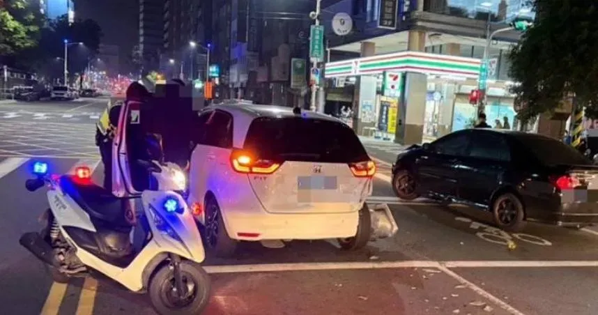 高雄男撞飛等紅燈女騎士再波及多車　車內搜出一堆毒