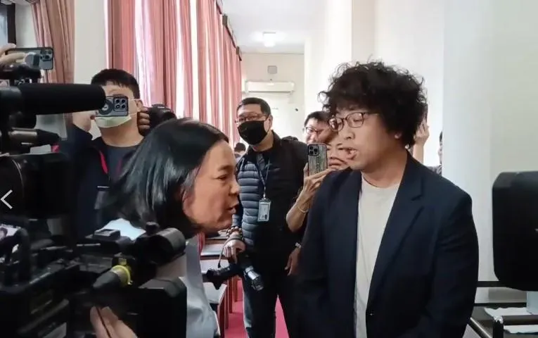 直擊/金門女戰神一打二綠委不落下風　郭昱晴嚇到要沈伯洋退兵