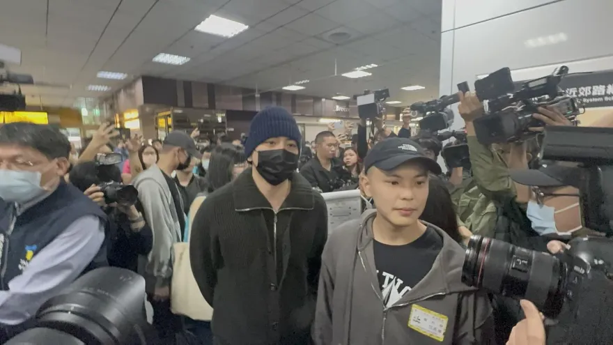 影/閃不掉了吧！　王大陸北車報到入伍直擊
