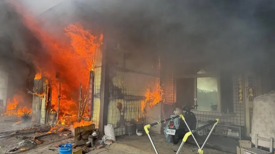 彰化鐵皮屋「電錶爆炸」走火！消防30分鐘火速撲滅