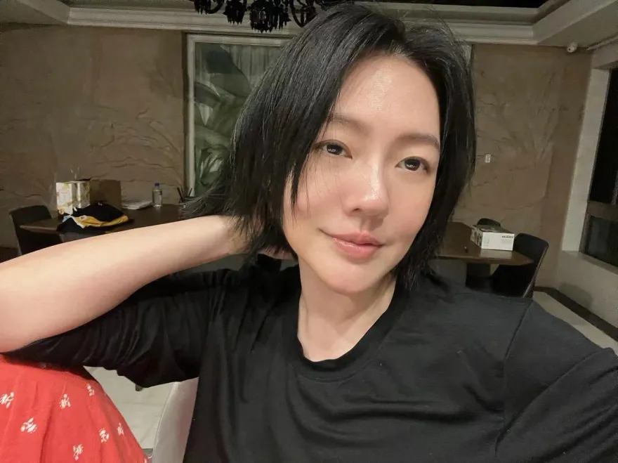 大S長眠金寶山！小S今冒雨送行　悲痛發聲了