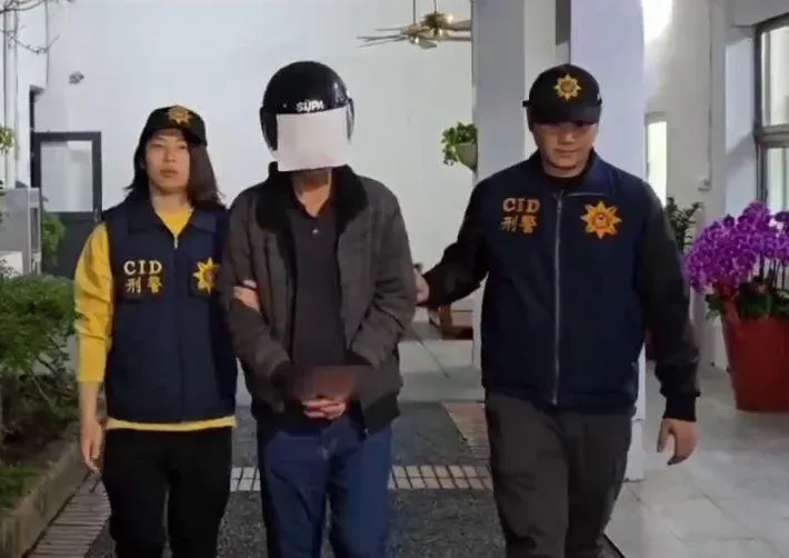 影/持改造衝鋒槍恐嚇躲半年　宜蘭男睡覺遭攻堅、驚嚇畫面曝