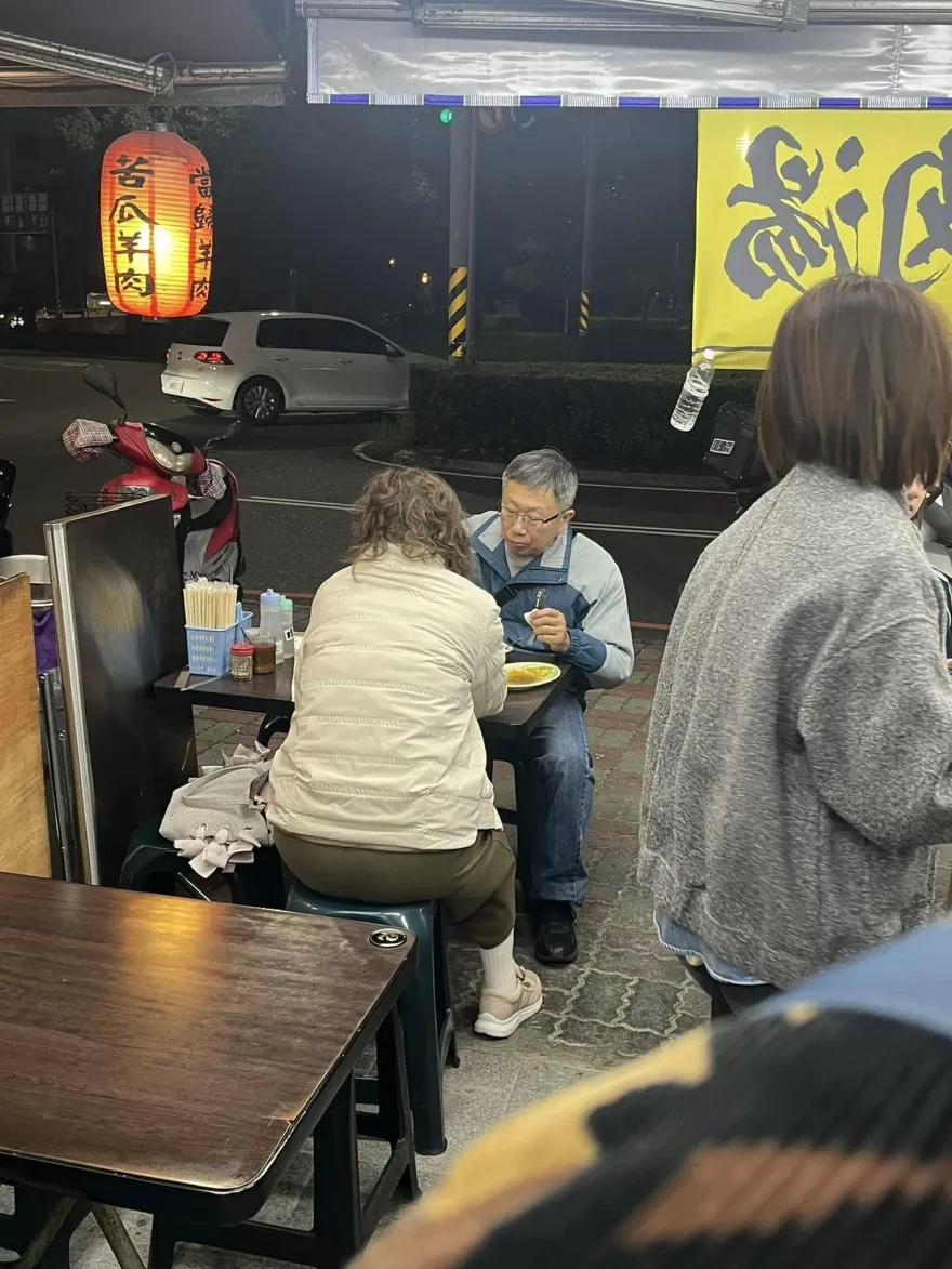 阿北出獄了？網友偶遇「柯文哲」吃羊肉湯