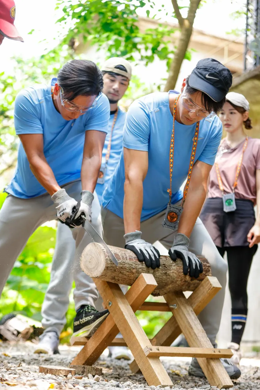 驚！楊奇煜錄影出意外濺血　大霈滑倒「雙膝跪地」慘況曝