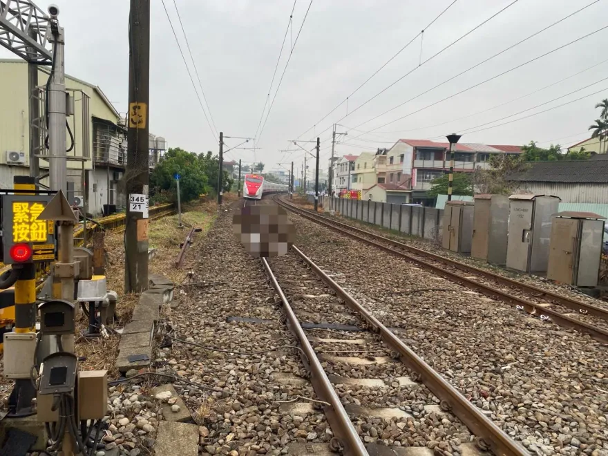 台鐵「新市-善化」68歲翁闖軌遭普悠瑪撞擊　當場死亡